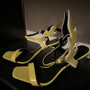 🆕 Green Flame Platform Wedges RUNS SMALL